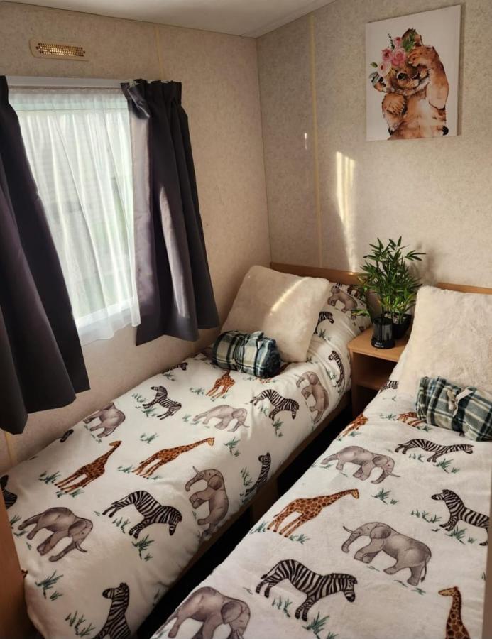 Comfy Caravan On Marine Park Hotel Рил Екстериор снимка