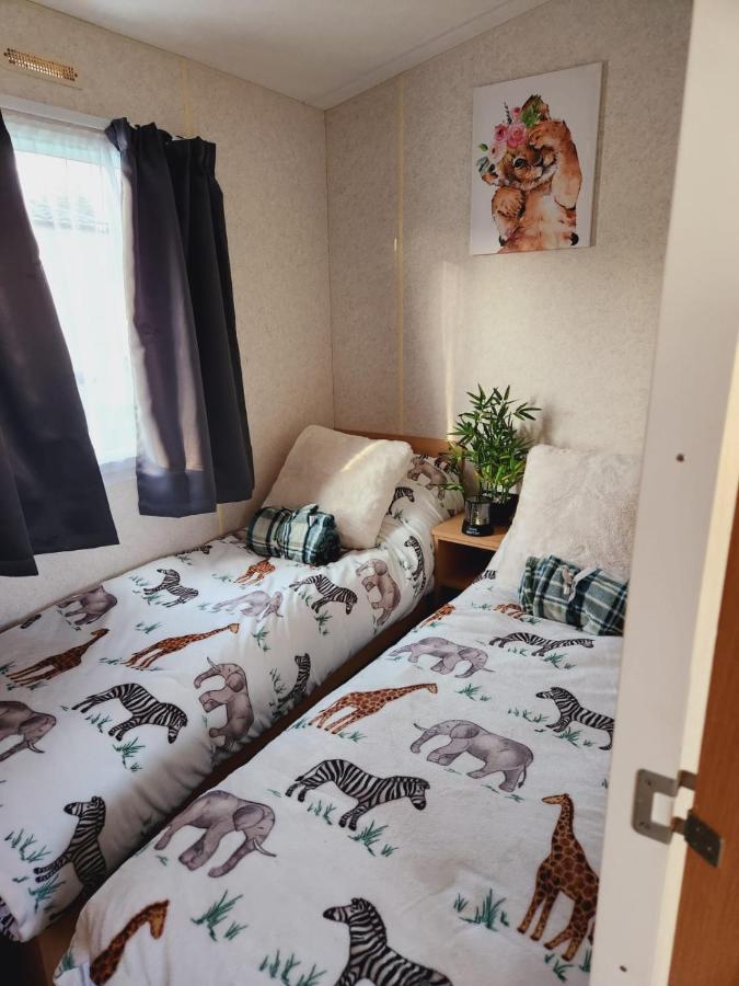 Comfy Caravan On Marine Park Hotel Рил Екстериор снимка