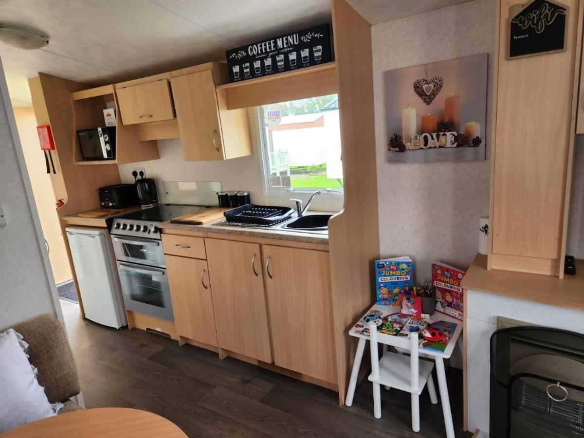 Comfy Caravan On Marine Park Hotel Рил Екстериор снимка
