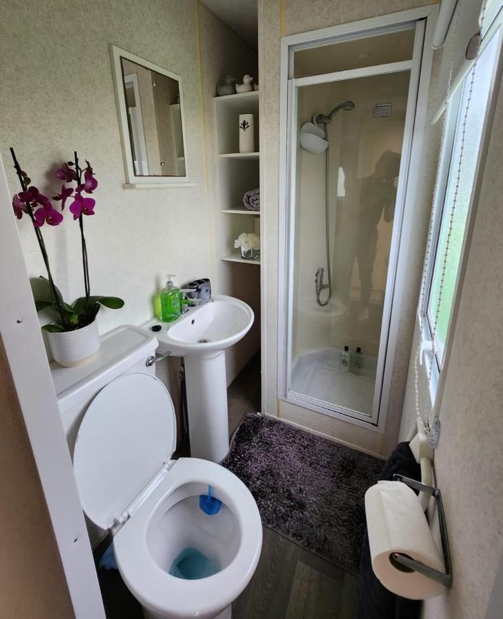 Comfy Caravan On Marine Park Hotel Рил Екстериор снимка